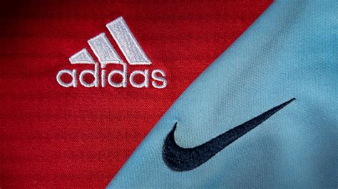 suche rote sportlederschuhe der marke nike oder adidas